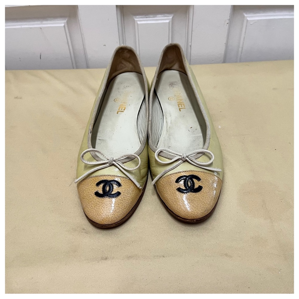 CHANEL Two-Tone Beige and Pale Yellow Ballet Flats with CC Cap Toe